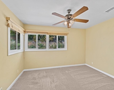 4258 Summit Dr - Photo Thumbnail 30