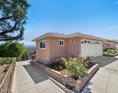 4258 Summit Dr - Photo Thumbnail 6
