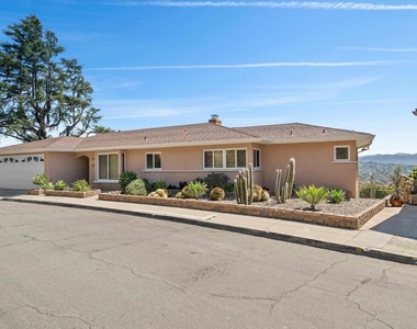 4258 Summit Dr - Photo Thumbnail 3