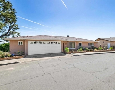 4258 Summit Dr - Photo Thumbnail 4