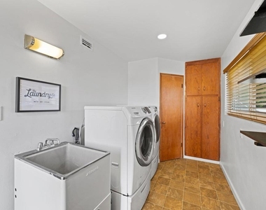 4258 Summit Dr - Photo Thumbnail 36