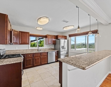 4258 Summit Dr - Photo Thumbnail 18
