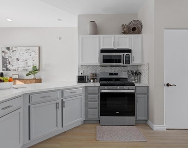 53445 Eisenhower Drive - Photo Thumbnail 8