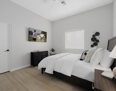 53445 Eisenhower Drive - Photo Thumbnail 21
