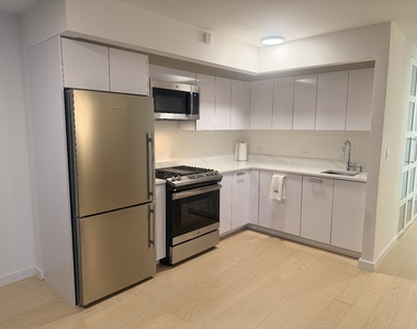 225 Rector Place - Photo Thumbnail 5