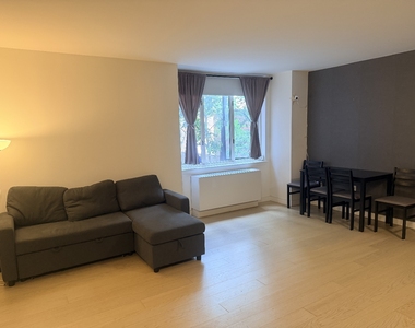 225 Rector Place - Photo Thumbnail 4