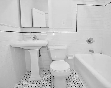 E 10th st / 2nd Ave - Photo Thumbnail 3