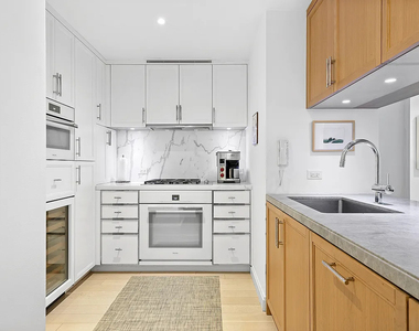 212 Warren Street - Photo Thumbnail 2