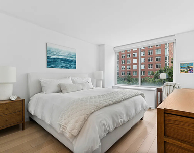212 Warren Street - Photo Thumbnail 4