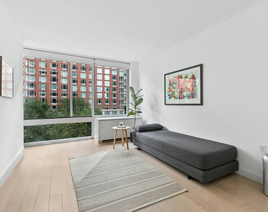 212 Warren Street - Photo Thumbnail 6