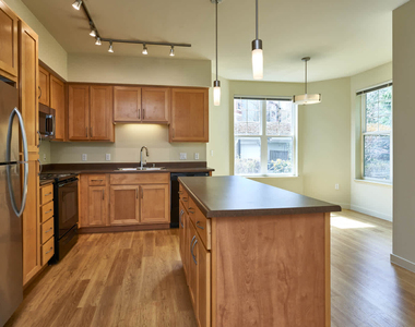 14420 North Creek Drive - Photo Thumbnail 8