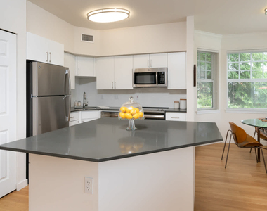 14420 North Creek Drive - Photo Thumbnail 9