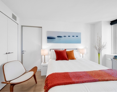 322 W 57th St - Photo Thumbnail 12