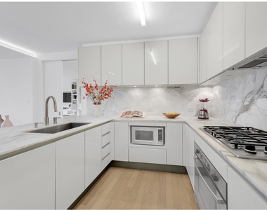 322 W 57th St - Photo Thumbnail 7