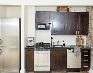340 East 61st Street - Photo Thumbnail 1