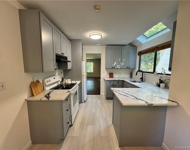 17 Rambling Brook Road - Photo Thumbnail 5