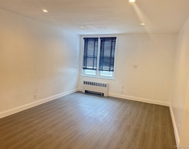 8422 Little Neck Parkway - Photo Thumbnail 1