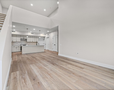 80 Division Street - Photo Thumbnail 5