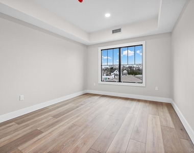80 Division Street - Photo Thumbnail 6