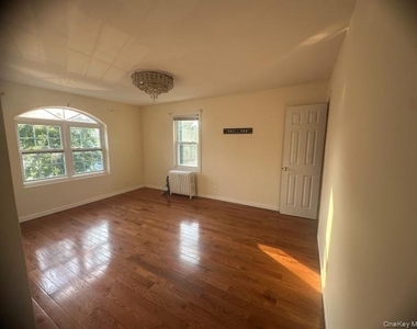 104-11 197th Street - Photo Thumbnail 3