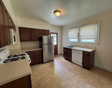 28 Sound Beach Avenue - Photo Thumbnail 7