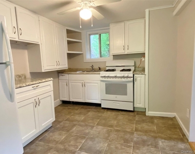 87 Snowden (rear Cottage) Avenue - Photo Thumbnail 4