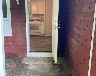 87 Snowden (rear Cottage) Avenue - Photo Thumbnail 3