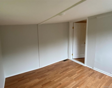 87 Snowden (rear Cottage) Avenue - Photo Thumbnail 11