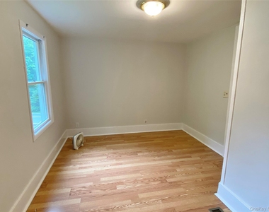87 Snowden (rear Cottage) Avenue - Photo Thumbnail 13