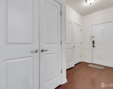 731 Strassle Way - Photo Thumbnail 2