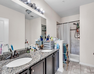 731 Strassle Way - Photo Thumbnail 20