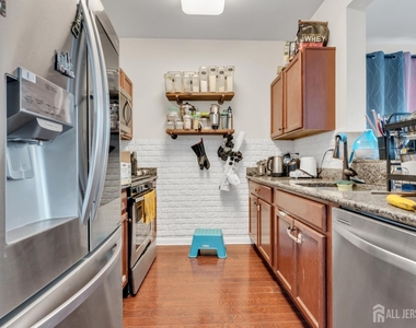 731 Strassle Way - Photo Thumbnail 6