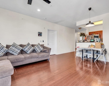 731 Strassle Way - Photo Thumbnail 11