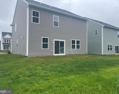11 Forest Grove Avenue - Photo Thumbnail 2