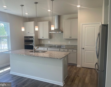 11 Forest Grove Avenue - Photo Thumbnail 10