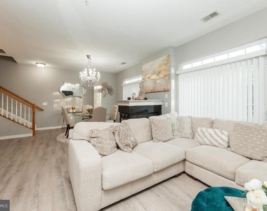 13949 Hollow Wind Way - Photo Thumbnail 3