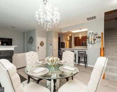 13949 Hollow Wind Way - Photo Thumbnail 2