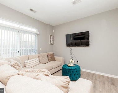 13949 Hollow Wind Way - Photo Thumbnail 4