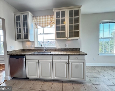 9204 Charleston Drive - Photo Thumbnail 24