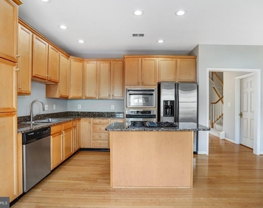 22616 Welborne Manor Square - Photo Thumbnail 16