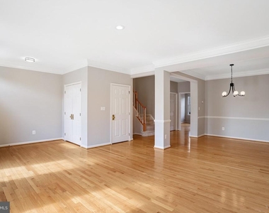 22616 Welborne Manor Square - Photo Thumbnail 8