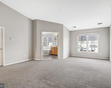 22616 Welborne Manor Square - Photo Thumbnail 22