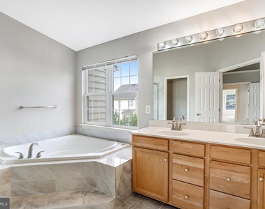 22616 Welborne Manor Square - Photo Thumbnail 25