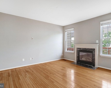 22616 Welborne Manor Square - Photo Thumbnail 11