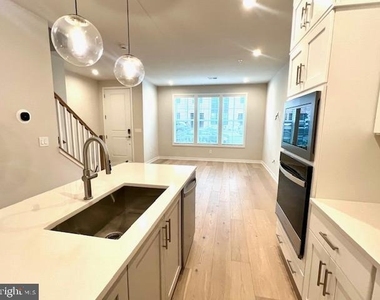 43513 Madison Springs Terrace - Photo Thumbnail 9