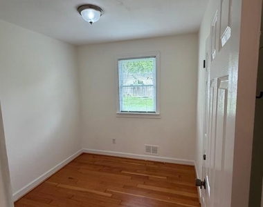5608 Tremont Drive - Photo Thumbnail 6