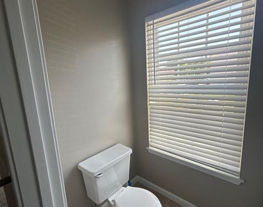 7804 Harrowgate Circle - Photo Thumbnail 19