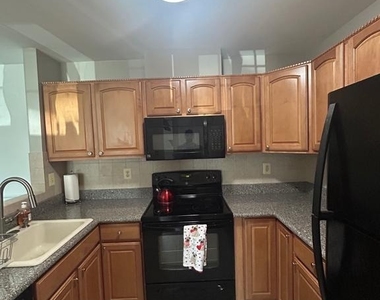 7804 Harrowgate Circle - Photo Thumbnail 8