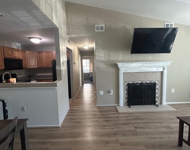 7804 Harrowgate Circle - Photo Thumbnail 2