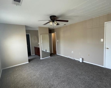 7804 Harrowgate Circle - Photo Thumbnail 15